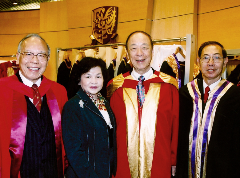 獲香港中文大學頒授榮譽社會科學博士