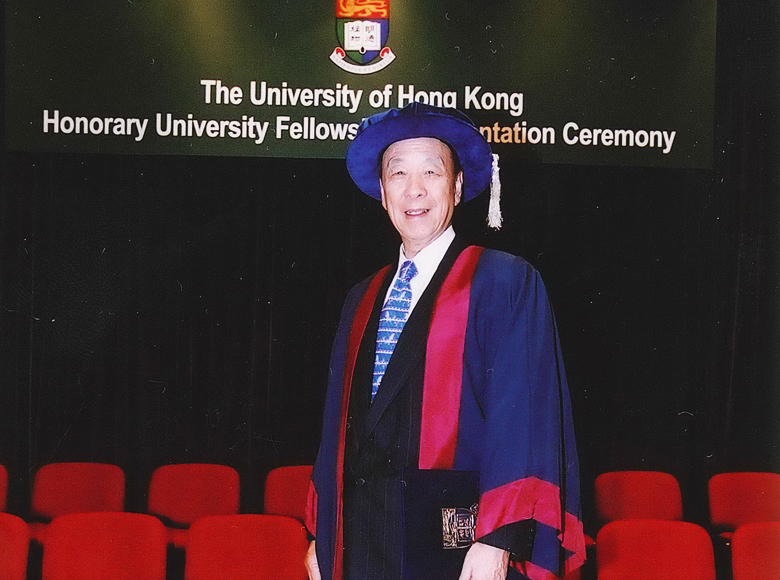 獲香港大學頒授名譽大學院士銜