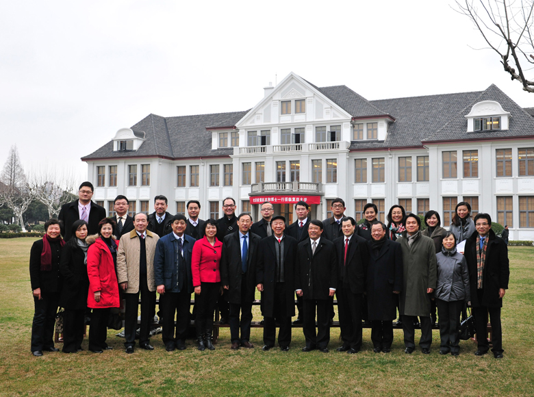 Donations were pledged for the renovation and expansion of a centenary building at Fudan University